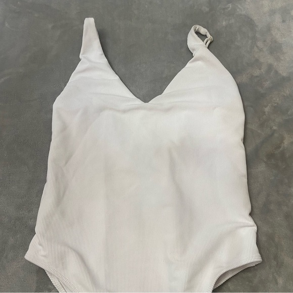 New! Beach Riot Reese White Ribbed One Piece Swimsuit  24692 - Picture 3 of 7